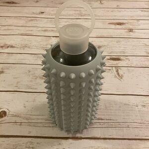 BKR Water Bottle Spiked London Gray Sleeve
